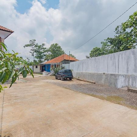 ホテル Reddoorz Syariah @ Tambak Mekar Street Subang Djalantjagak エクステリア 写真