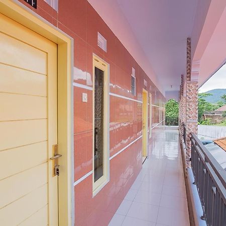 ホテル Reddoorz Syariah @ Tambak Mekar Street Subang Djalantjagak エクステリア 写真