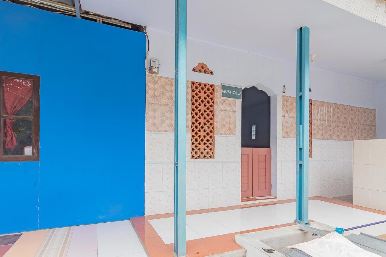 ホテル Reddoorz Syariah @ Tambak Mekar Street Subang Djalantjagak エクステリア 写真