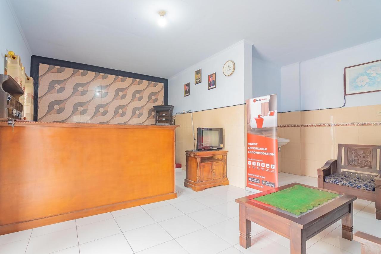 ホテル Reddoorz Syariah @ Tambak Mekar Street Subang Djalantjagak エクステリア 写真